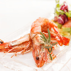 shrimps with salad