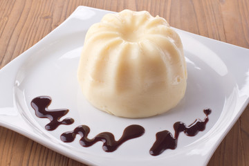 Vanilla pudding in a plate