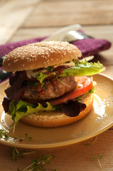 Frisch gemachte Cheeseburger