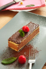 Biscuittorte mit Schokolade