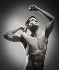 Obraz premium Young sexy muscular man posing