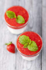 Strawberry and yoghurt dessert