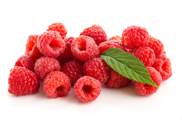 Frische Himbeeren mit Himbeerblatt