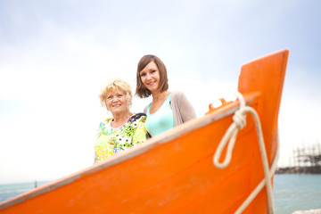 Obraz premium Nonna e nipote al mare