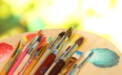 Obraz premium Many brush in paint close-up
