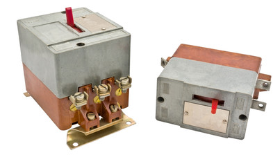 Automatic circuit breaker