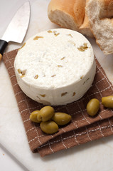 caciotta con olive