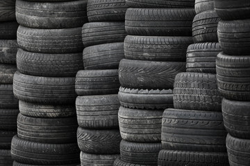 Obraz premium Old used stacked tires background