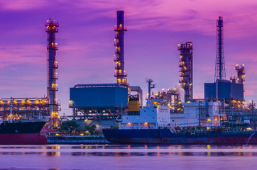 Obraz premium Oil refinery