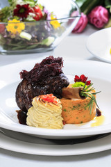 Veal with potatoes and vegetable salad