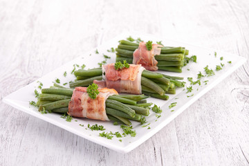 green bean wrapped in bacon