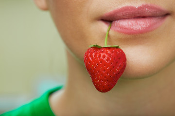  lips with strawberry.