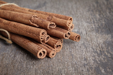cinnamon sticks on old wooden table