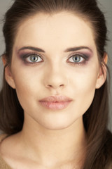 Naklejka premium younng woman close up portrait