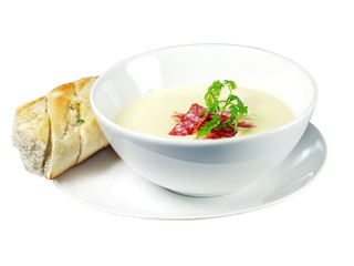kartoffelcremesuppe mit geschnittene wurst