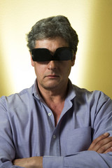 Obraz premium man with sunglasses on inside out