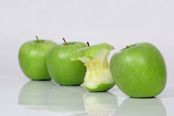 Vier Äpfel