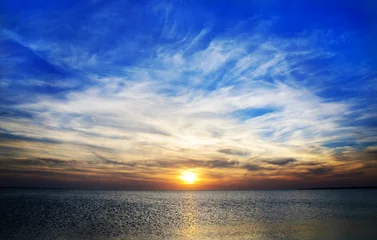 Abwaschbare Fototapete Meer / Sonnenuntergang Heller Panorama-Sonnenuntergang unter dem Meer