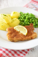 Schnitzel mit Beilagen