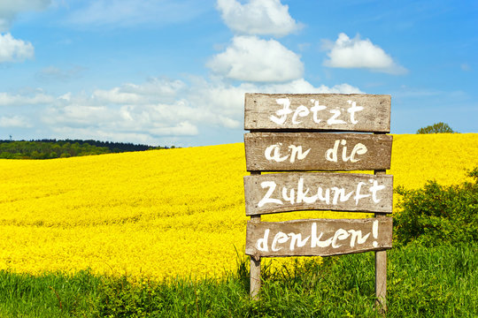 Holzschild - Jetzt an die Zukunft denken!