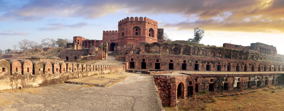 Ancient ruins of Fatehpur Sikri Fort, India.