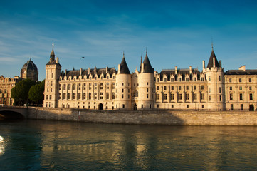 Fototapeta na wymiar Conciergerie w Paryżu