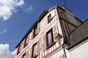 Fototapeta na wymiar Maisons à colombages à Auxerre, Bourgogne 