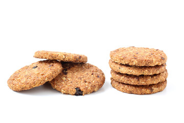 biscotti con cereali e frutta  su sfondo bianco