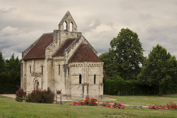 Fototapeta na wymiar Valle Loira - Chiesa di campagna