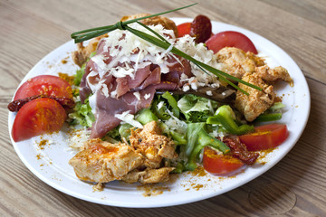 Salade, hors d'œuvre, plat, poulet, légumes, complet
