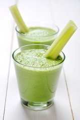 Green vegetable smoothie