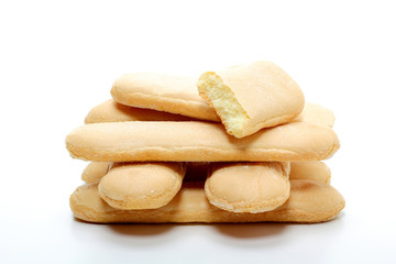 Fototapeta na wymiar biscotti su sfondo bianco 
