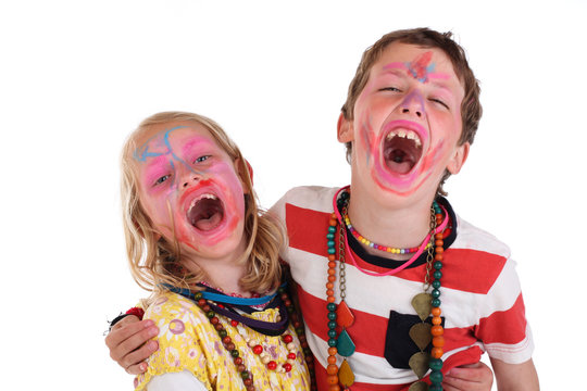 Kinder beim Quatsch machen