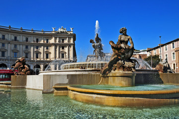 Fototapeta na wymiar Rzym Fontanna na Piazza della Repubblica
