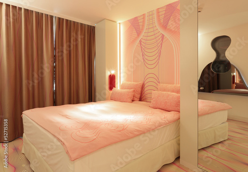 "Geschlossene Vorhänge im Schlafzimmer" Stockfotos und lizenzfreie