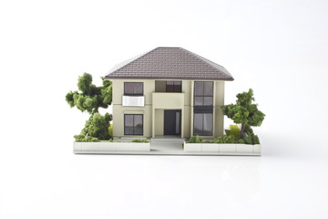 白背景に住宅の模型