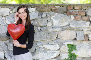 Obraz na płótnie Canvas Verliebte Frau mit Luftballon