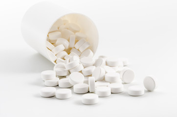 Dose mit Tabletten