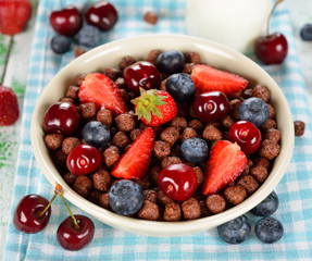 Chocolate flakes with berries