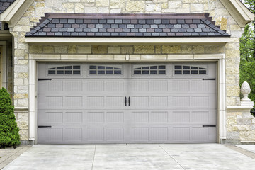 Traditional two car garage - 52730576