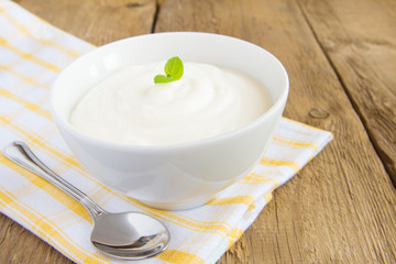 Fototapeta na wymiar Świeże jogurt