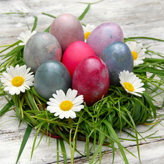 Osternest mit bunten Ostereiern - Osterkarte