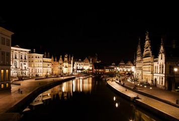 Fototapeta na wymiar Ghent w nocy