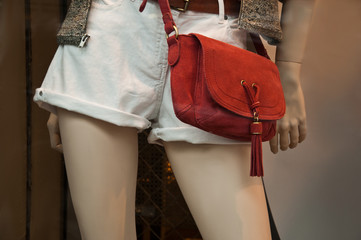 vitrine mode short sexy