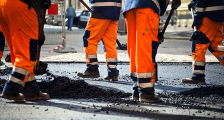 Road construction, teamwork - 52747503