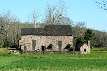 Fototapeta na wymiar Old stone barn