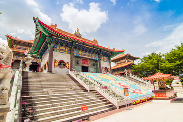 Fototapeta premium Chinese temple with blue sky and cloud