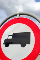 Verkehrszeichen Einfahrt Verboten für Schwerfahrzeuge