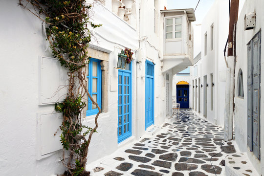 Fototapeta Tradycyjne ulice wyspy Mykonos w Grecji