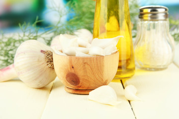 Obraz na płótnie Canvas Fresh garlic on wooden table, on bright background